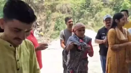 गुमदेश:सीलिंग में खुला एसबीआई का ग्राहक सेवा केंद्र सीमांत के ग्रामीणों को घर के पास मिलेगी बैंकिंग सुविधा