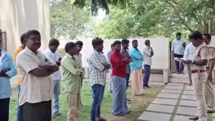 గ్రామాల్లో అలజడలు సృష్టిస్తే కఠిన చర్యలు: బేతంచెర్ల ఎస్సై రమేష్ బాబు