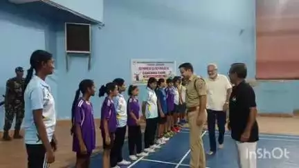 चाईबासा: बिरसा मुंडा इंदौर स्टेडियम में बैडमिंटन समर कैंप का समापन, एडिशनल एसपी रहे उपस्थित