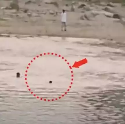 झारखंड के जमशेदपुर में नहाने के दौरान नदी में डूबे तीन दोस्त, एक को बचाया गया; 2 के शव हुए बरामद Source: @jamshedpur.news
