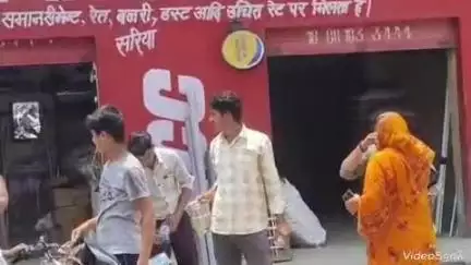 नकुड: तीतरो रोड पर पत्रकार ने राहगीरों को शरबत पिलाकर कहा, मानव सेवा से बड़ा कोई धर्म नहीं होता