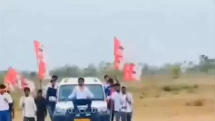 गया टाउन सीडी ब्लॉक: गया: हथियार के साथ युवक का वीडियो वायरल, हम पार्टी का झंडा लगा होने का दावा