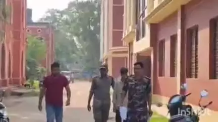 পুরুলিয়া ২: একটি চুরির ঘটনার অভিযোগে আড়সা থানার পুলিশ  মহুলট্যাড় থেকে এক যুবককে  গ্রেফতার করে আজ আদালতে তুলল