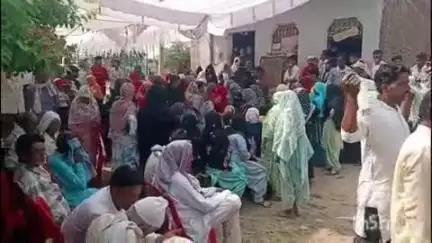 भोगनीपुर: देवीपुर ओवरब्रिज के निकट खराब खड़े ट्रक में पीछे घुसा मौरंग लदा डंफर, चालक की हुई मौत