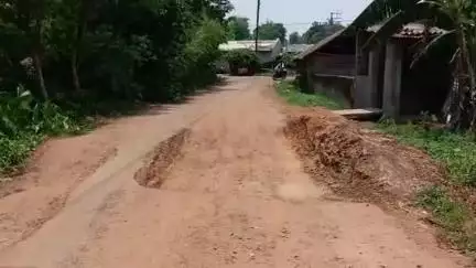 ঝাড়গ্রাম: গাইঘাটা এলাকার রাস্তার বেহাল দশা, সংস্কারের দাবি এলাকার বাসিন্দাদের #jansamya