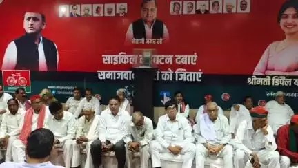 मैनपुरी: सपा कार्यालय मैनपुरी में जिला कार्यकारिणी की मासिक बैठक का हुआ आयोजन, अखिलेश यादव को CM बनाने का लिया गया संकल्प