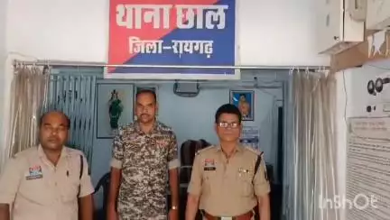 खरसिया: छाल पुलिस ने अवैध शराब तस्करी पर कार्रवाई करते हुए बियर और गोवा शराब के साथ आरोपी को किया गिरफ्तार