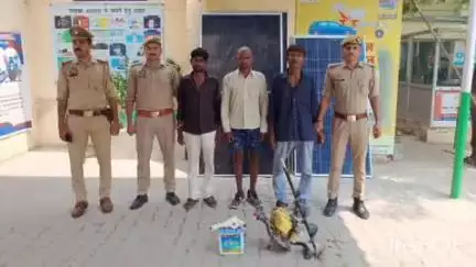 बांदा: मटौंध थाना पुलिस ने चोरी की घटना का सफल अनावरण करते हुए तीन अभियुक्तों को किया गिरफ्तार
