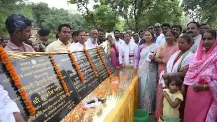 मांडर: कृषि मंत्री ने चान्हो प्रखंड में 4 आंगनबाड़ी केंद्र और एक पीसीसी सड़क का शिलान्यास किया