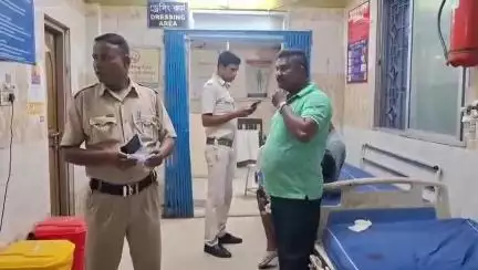 ক্যানিং ১: অন্ধারিয়া মণ্ডল পাড়ায় বাইকের ধাক্কায় আহত শিশু, ক্যানিং মহকুমা হাসপাতালে চিকিৎসাধীন