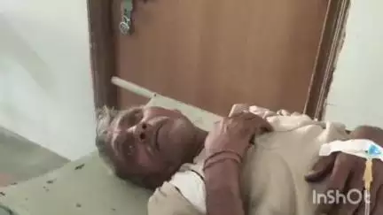 सिरौली गौसपुर: सीएचसी सिरौली गौसपुर में मरीज के पेट पर ग्लूकोज रखकर किया जा रहा उपचार, वीडियो सोशल मीडिया पर तेजी से वायरल