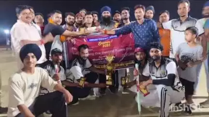 गोला गोकरणनाथ: गोला तहसील क्षेत्र के पड़रिया तुला में नाइट क्रिकेट टूर्नामेंट में विवाद के बाद बदला गया फाइनलिस्ट