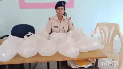 मुंगेर: कासिम बाजार थाना पुलिस ने 60 लीटर देसी महुआ शराब बरामद की, एक साइकिल भी ज़ब्त