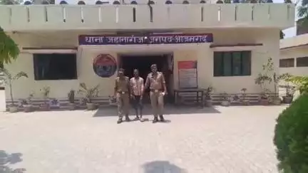 आज़मगढ़: जहानागंज पुलिस ने तीन चोरी की घटनाओं का पर्दाफाश किया, एक अभियुक्त गिरफ्तार, इनवर्टर, गैस सिलेंडर और नगदी बरामद