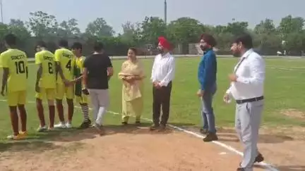 बेंगाबाद: सलूजा गोल्ड इंटरनेशनल स्कूल में छह दिवसीय फुटबॉल टूर्नामेंट की विधिवत शुरुआत हुई