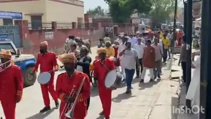 चूरू: शहर में श्रद्धालुओं ने गाजे-बाजे के साथ निकाली शोभायात्रा