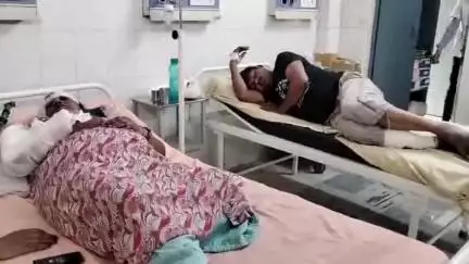 मुरादाबाद: कटघर थाना क्षेत्र में तेज रफ़्तार कार ने बाइक को मारी जोरदार टक्कर, दंपत्ति बाइक से गिरकर हुए घायल