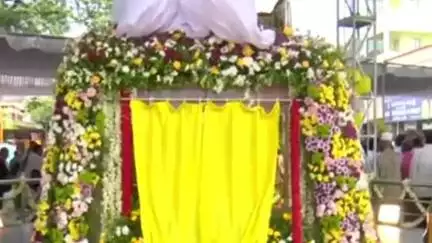 పండుగలా ఆనం వెంకటరెడ్డి విగ్రహ పునః ఆవిష్కరణ...ఎంపీ వేమిరెడ్డి చేతుల మీదుగా విగ్రహావిష్కరణ