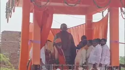 जलेसर: मोहनपुर में पूर्व CM कल्याण सिंह की मूर्ति का अनावरण, उन्नाव सांसद, केंद्रीय मंत्री, राज्य मंत्री और MLA रहे मौजूद