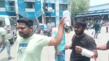 বহরমপুর: ডোমকলে গরুর চারা কাটতে গিয়ে হাত কেটে জখম এক যুবক, চিকিৎসাধীন বহরমপুর MMC হাসপাতালে