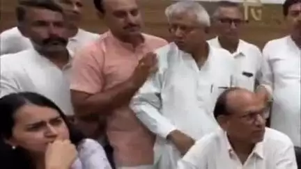 चरखी दादरी: चरखी दादरी में संगठन सर्जन अभियान के तहत कांग्रेस कार्यकर्ताओं ने की बैठक, गुटबाजी से दूर रहने की नसीहत दी