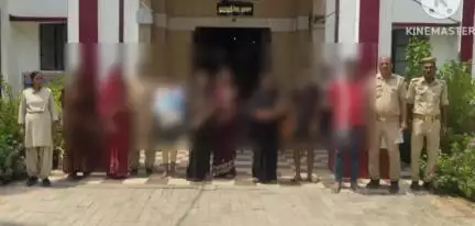 बांसडीह: बांसडीह पुलिस ने अलग-अलग स्थान से 6 महिलाओं सहित 8 लोगों को शांति भंग के मामले में किया चालान