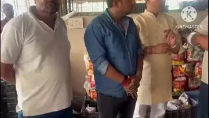 सीकर: फल विक्रेताओं की दुकान में गोदामों का निरीक्षण अभियान चलाया गया और जांच की गई