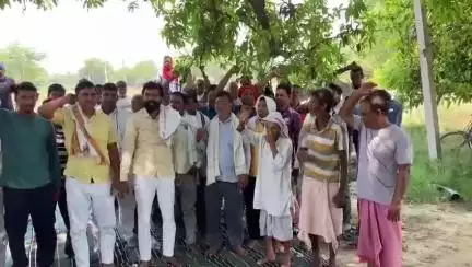 राजातालाब: गंजारी में स्पोर्ट व टाउन सिटी और सड़क चौड़ीकरण योजना से ग्रामीण नाराज, आर-पार की लड़ाई के लिए तैयार