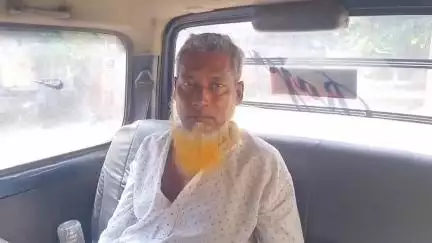 হিঙ্গলগঞ্জ: নাবালিকাকে যৌন নির্যাতনের অভিযোগে হিঙ্গলগঞ্জ থেকে এক পৌঢ়কে গ্রেফতার করে বসিরহাট আদালতে পাঠালো হিঙ্গলগঞ্জ থানার পুলিশ