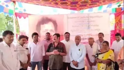 తన స్వగ్రామమైన రావినూతలలో సందడి చేసిన సినీ నటుడు రఘుబాబు