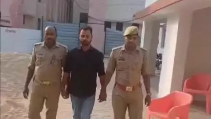 आज़मगढ़: आजमगढ़ में AXIS बैंक के मैनेजर को साइबर ठगी में 35 खाता खोलने के आरोप में गिरफ्तार, ऑनलाइन जुए का हुआ खुलासा