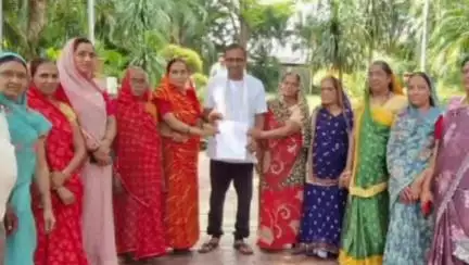 सनावद: सनावद में देह व्यापार बंद करवाने के लिए रहवासियों ने विधायक बिरला को सौंपा ज्ञापन