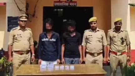 कसिया: कसया थाने की पुलिस टीम ने चोरी के सामान के साथ दो शातिर चोरों को किया गिरफ्तार