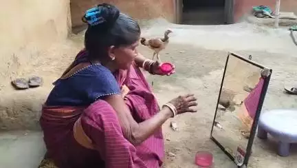 বাঘমুণ্ডী: ১৯৮০-৯০ সালের বিখ্যাত নাচনী, আজ বয়স ভারে নাচে না, বাঘমুন্ডি ব্লকের অন্তর্গত দেউলি গ্ৰামের বাসিন্দা, অভাবী সংসার শিল্পীর