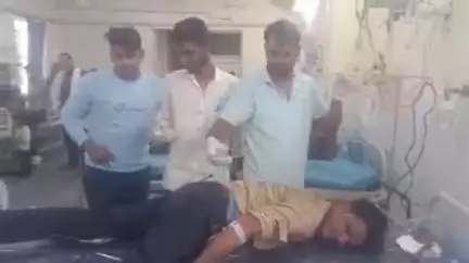 बारां: आमली गांव के पास अज्ञात वाहन की टक्कर से बाइक सवार गंभीर घायल, जिला अस्पताल में कराया भर्ती