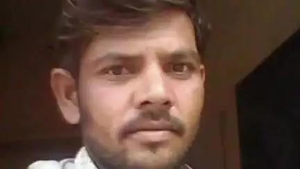 झांसी: सीपरी थाना क्षेत्र में रेलवे पटरी किनारे मिले शव की पहचान, पिता ने लगाया बेटे की हत्या का आरोप