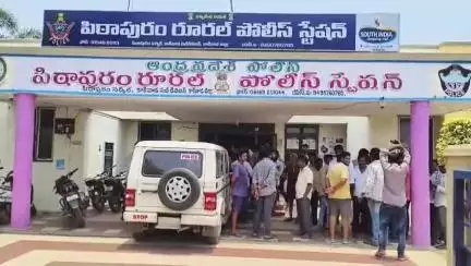 పిఠాపురం: జనసేన పార్టీకి చెందిన వారు, దాడి చేశారని జనసేన నాయకుడు మాజీ ఎంపీపీ కురుమల రాంబాబు పోలీసులకు ఫిర్యాదు