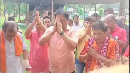 দিনহাটা ১: দিনহাটার ১২৬তম মদন মোহন বাড়ী দুর্গোৎসবের খুঁটিপূজা সম্পন্ন, মন্ত্রী উদয়ন গুহের উপস্থিতিতে শুভ সূচনা
