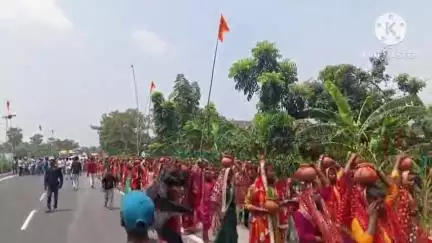 कुढ़नी: फकुली थाना क्षेत्र में 551 कन्याओं द्वारा गाजे-बाजे के साथ धूमधाम से कलश शोभा यात्रा निकाली गई
