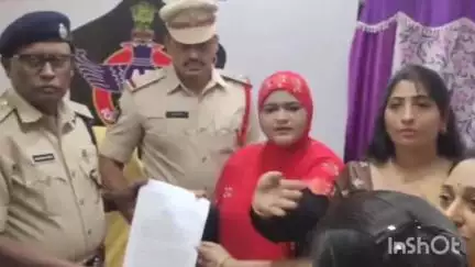 గుంటూరు: అమరావతి గురించి అనుచిత వ్యాఖ్యలు చేసిన కృష్ణంరాజుపై చర్యలు చేపట్టాలని ఫిర్యాదు చేసిన గుంటూరు డిప్యూటీ మేయర్ సజీల