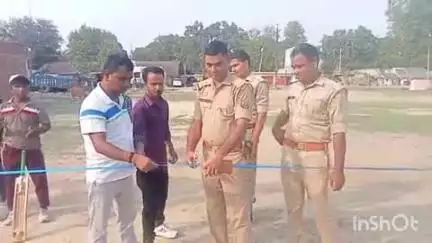 लखीमपुर: गढ़ी रोड पर क्रिकेट का महासंग्राम शुरू, मिश्राना पुलिस चौकी प्रभारी ने किया शुभारंभ, खिलाड़ियों में भरा जोश