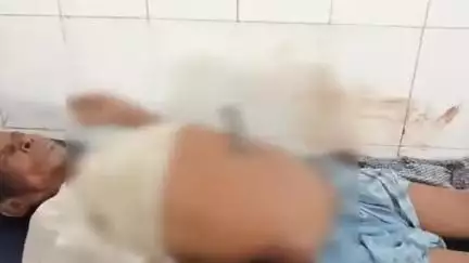 सीतापुर: महेशपुर में पेट दर्द से परेशान बुजुर्ग ने खुद के पेट में चाकू भोंका, परिवार के साथ जिला अस्पताल पहुंचा