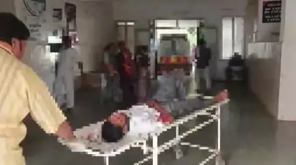 राजपुर: उमरिया फाटे के समीप आयशर वाहन की टक्कर से बाइक सवार व्यक्ति हुआ घायल, जिला अस्पताल किया गया रेफर