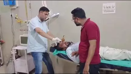 बांसवाड़ा: शहर के रोडवेज बस स्टैंड पर बस के कंडक्टर ने सवारी के सिर पर लोहे का पाइप मारा, घायल को एमजी अस्पताल में कराया गया भर्ती