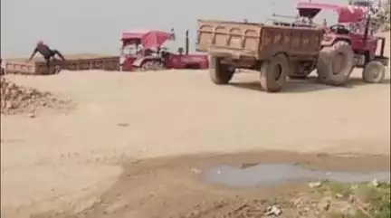 मेसकौर: प्रखंड में बालू के अवैध खनन का लाखों का खेल, माफिया के आगे सारा सिस्टम फेल