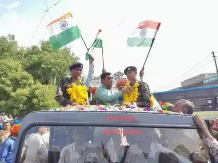 લાઠી: લાઠીના દામનગર ખાતે આર્મીની ટ્રેનિંગ પૂર્ણ કરીને વતન ફરતા ત્રણ જવાનોનું ધારાસભ્ય કર્યું સ્વાગત:વિશાળ રેલી યોજાઈ