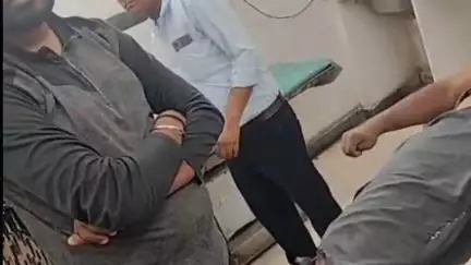 पाली: सांपली गांव में अज्ञात वाहन की चपेट में आने से मोटरसाइकिल सवार एक युवक हुआ घायल, बांगड़ हॉस्पिटल में कराया गया भर्ती