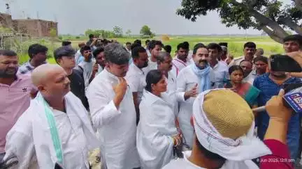 पुपरी: नानपुर के चटगौरा में नाबालिग लड़की से बलात्कार व हत्या मामले की राजद जांच टीम ने की जांच