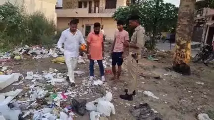 मुज़फ्फरनगर: धार्मिक आस्था को ठेस पहुंचाने वाला मामला, कूड़े में मिली भगवान की सैकड़ों मूर्तियाँ, हिन्दू नेताओं में आक्रोश