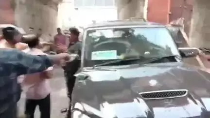 বারাবনী: পথ দুর্ঘটনাকে কেন্দ্র করে উত্তেজনা আসানসোলে গাড়িতে ভাঙচুর উত্তেজিত জনতার